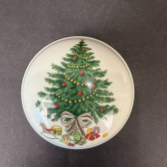 Mikasa Other - Vintage Mikasa Heritage Christmas Story 3.25" Covered Round Box/Bowl, Very Nice